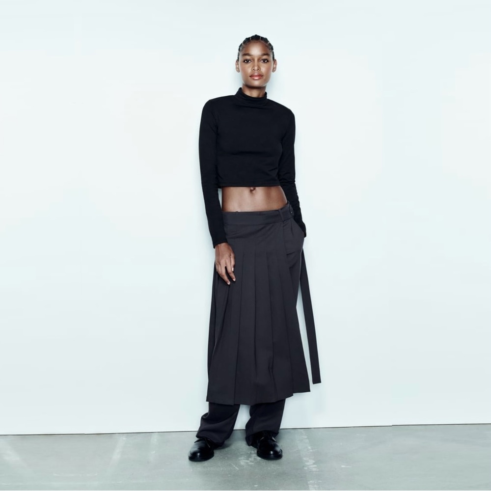 NWOT Zara Cropped Mock Neck Top
Color: Black - Picture 2 of 11